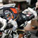 SOPORTE CON ALIMENTACION BEELINE MOTO 2 POWERED MOUNT